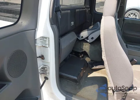 2005 Chevrolet Colorado Ls z USA, uszkodzony, nr VIN 1GCCS196558165863